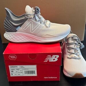 New Balance Fresh Foam ROAV Tee Shirt
10 - D Wide Women’s Sneakers - NIB